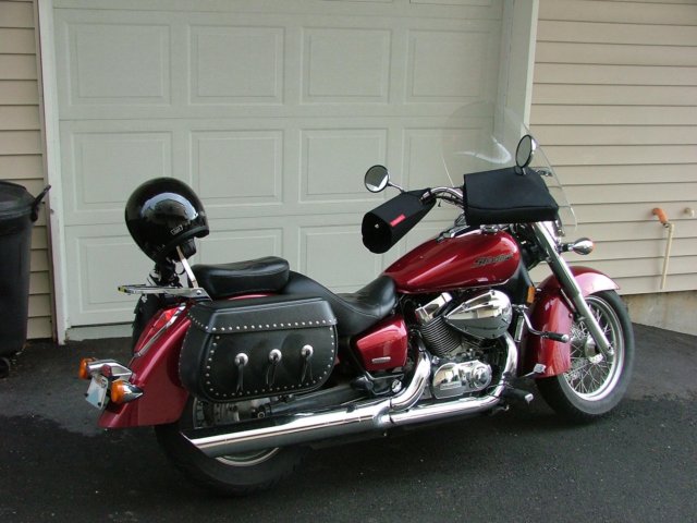 2005 Honda Shadow Aero 750 w/ winter mitts